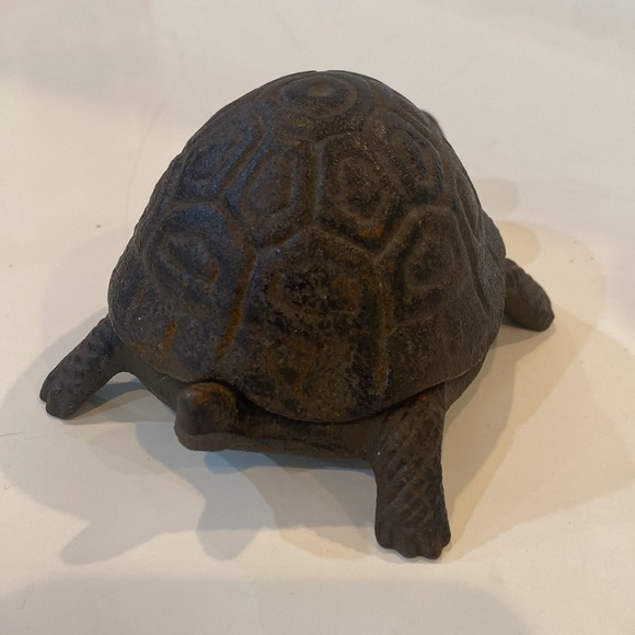 Turtle Tortoise Cast Iron Garden Decoration Key Hider Holder or trinket box VGUC - Picture 4 of 10